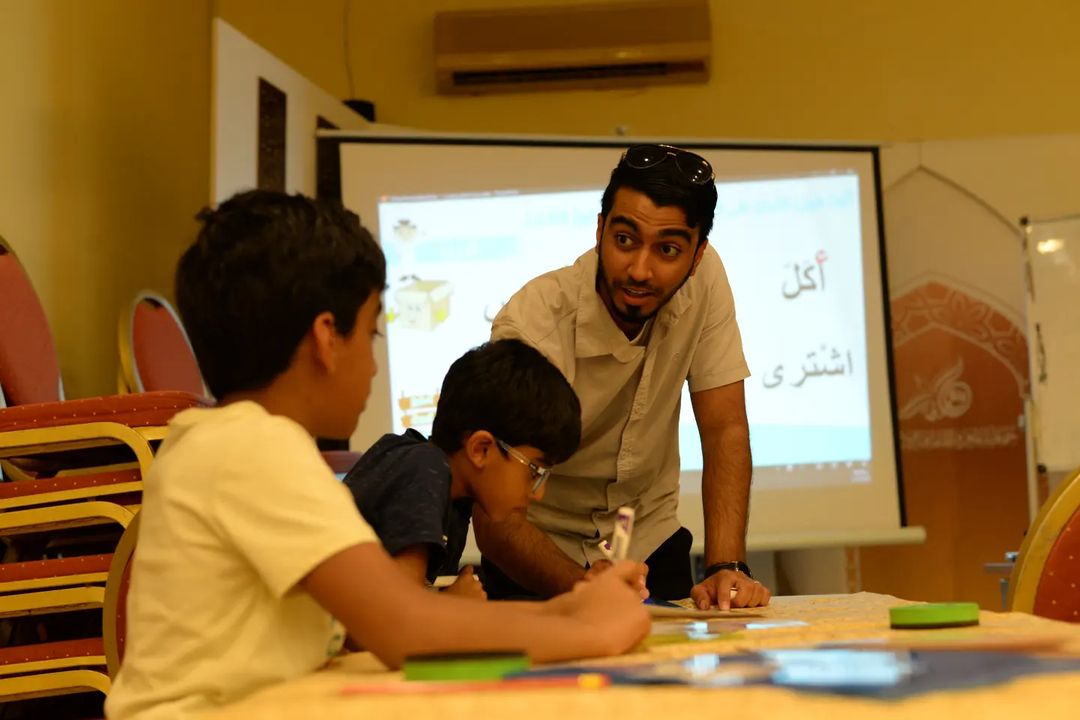 متابعة أداء الطلاب خلال الحصة الدراسية